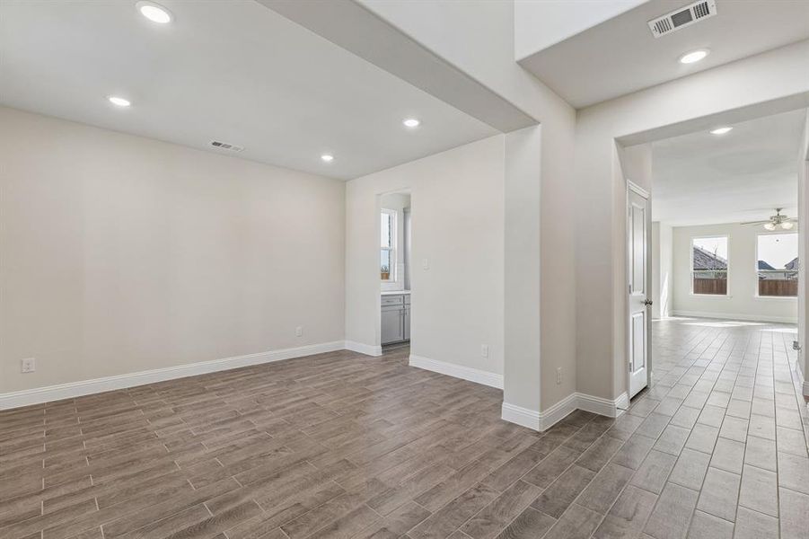 Spacious, unfurnished interior of a new home in AnaCapri, Anna (Image 12).