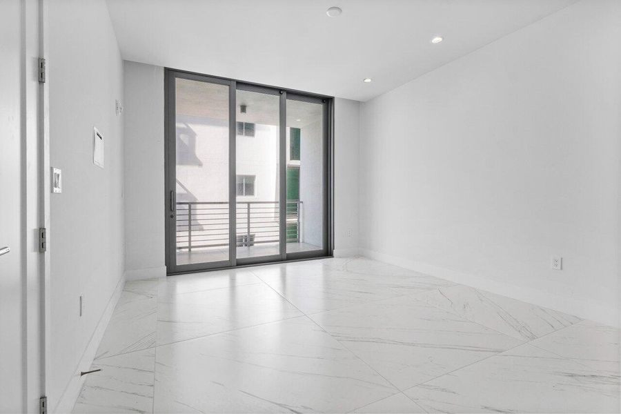 Royal Palm Residence #402