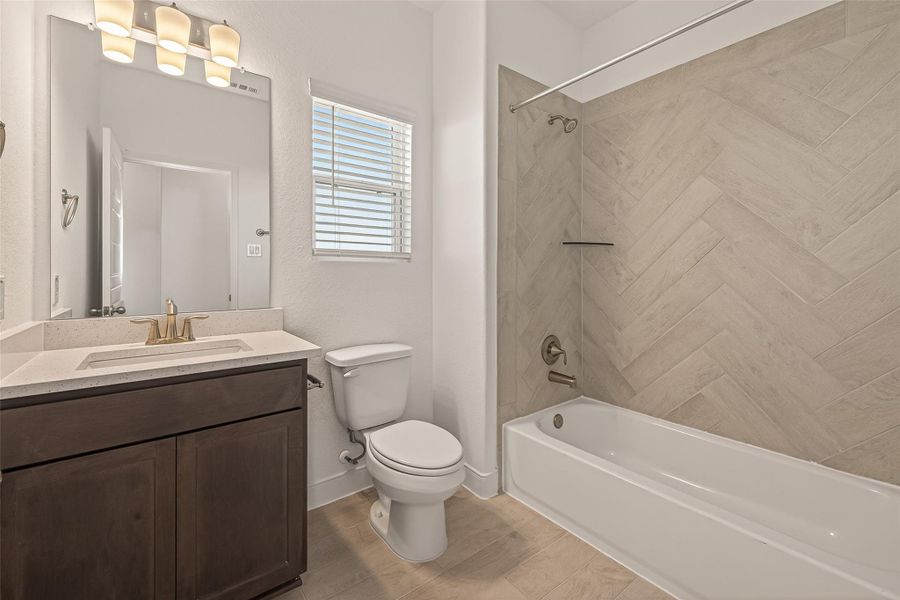 Furnished interior view inside a new home in Lago Mar, Texas City (Image 17).