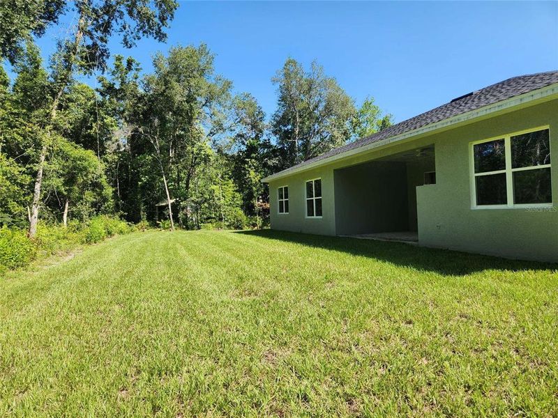 Exterior details and patio area of a home in , Homosassa (Image 3).