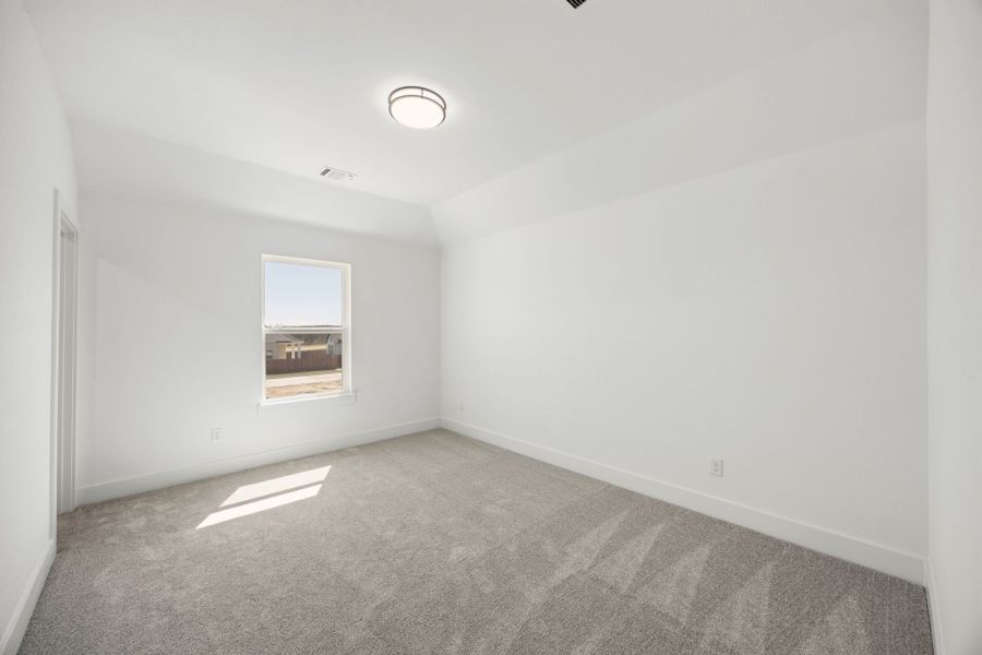 Spacious, unfurnished interior of a new home in Lakes of River Trails, Fort Worth (Image 21).