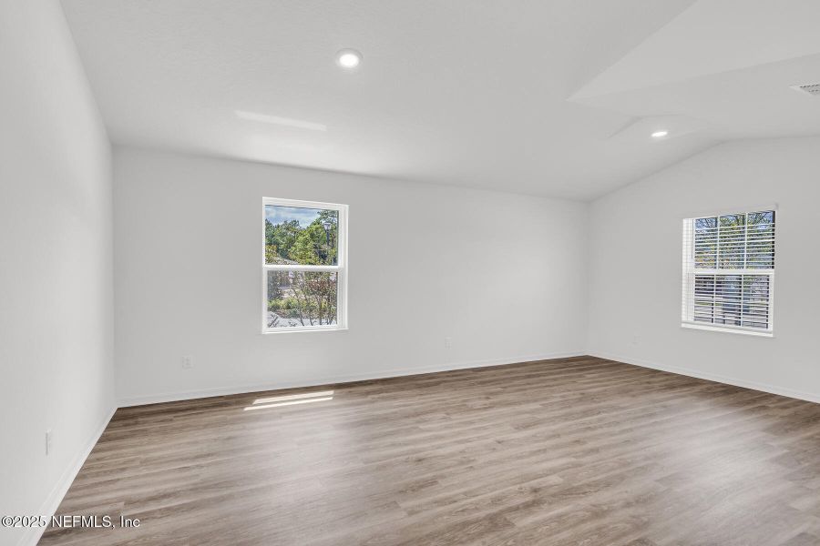 Spacious, unfurnished interior of a new home in Rolling Hills, Green Cove Springs (Image 19).
