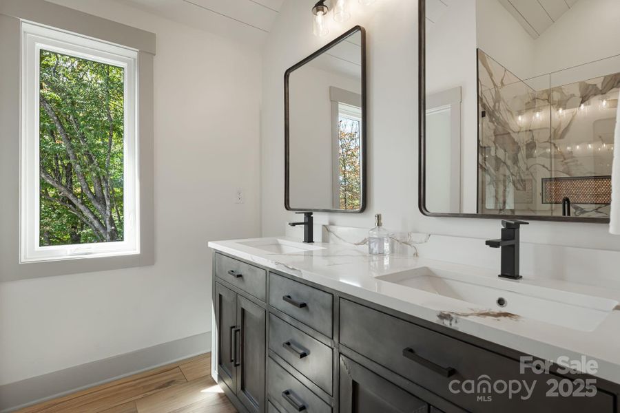 Furnished interior view inside a new home in , Seven Devils (Image 12).