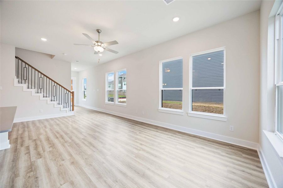 Spacious, unfurnished interior of a new home in Alicante, Houston (Image 21).