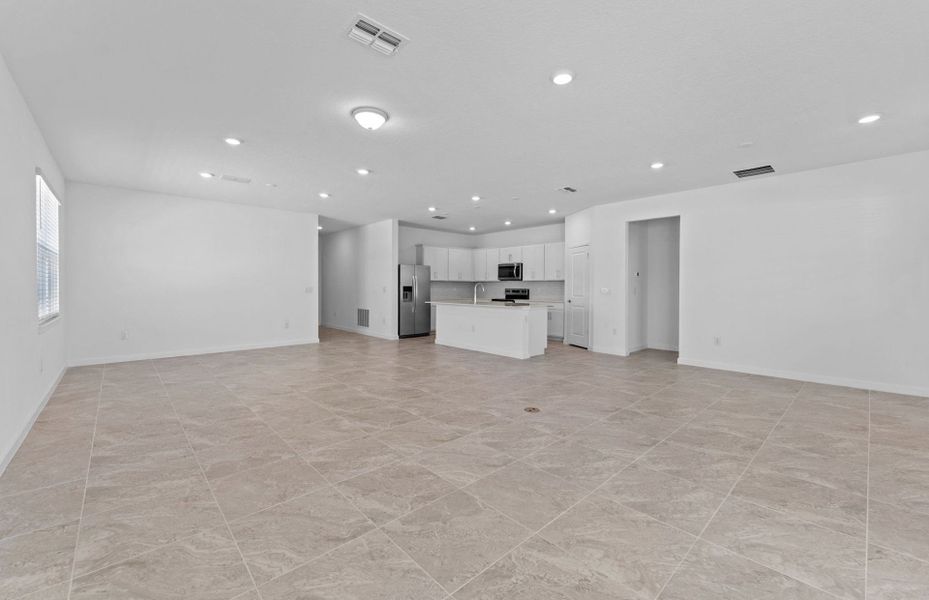 Representative unfurnished interior of a home built from the Medina by Pulte Homes in Reagan Landing, Bradenton (Image 16).