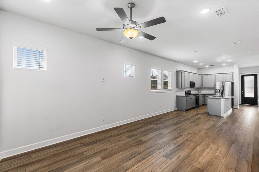 Spacious, unfurnished interior of a new home in , Humble (Image 29).