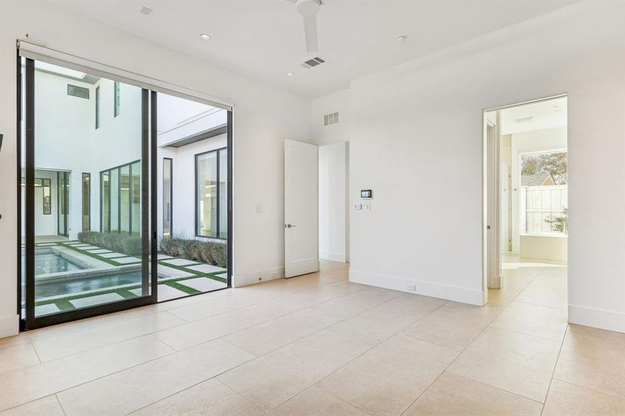 Spacious, unfurnished interior of a new home in , Dallas (Image 17).