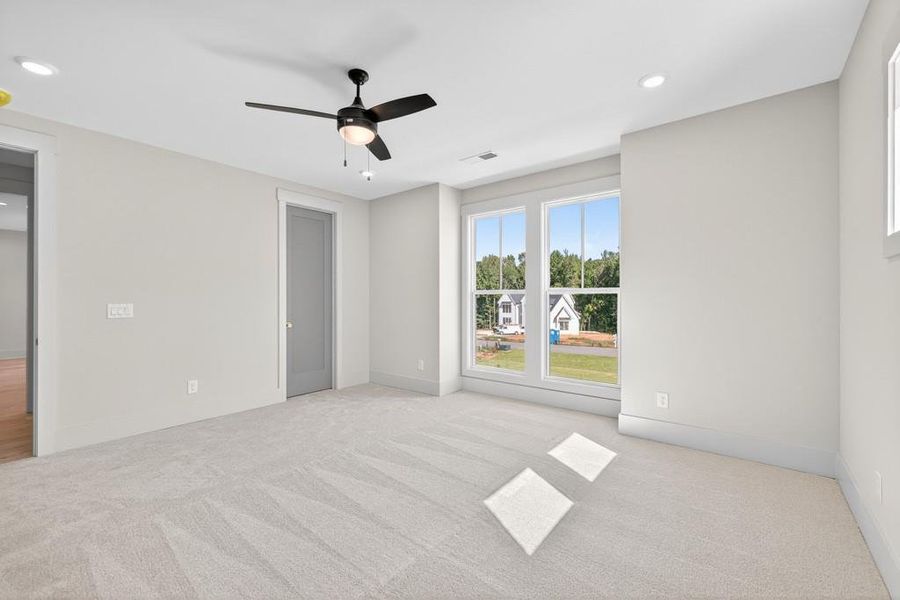 Spacious, unfurnished interior of a new home in , Jefferson (Image 35).