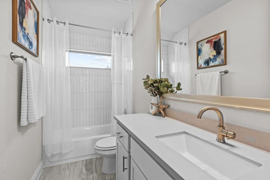 McAdams Full Bathroom