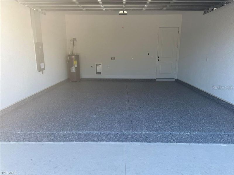 Spacious, unfurnished interior of a new home in , Lehigh Acres (Image 22).