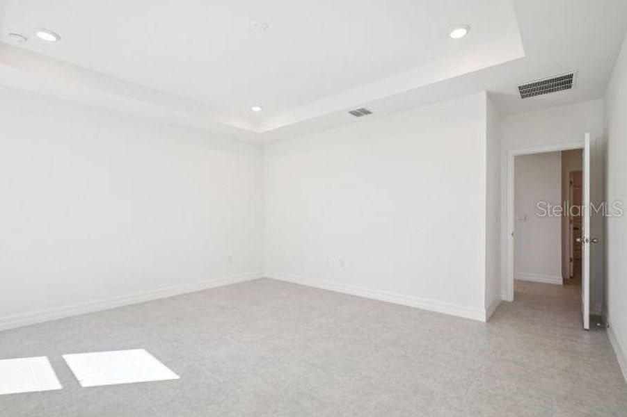 Spacious, unfurnished interior of a new home in , Punta Gorda (Image 23).