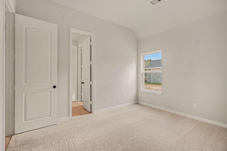 Spacious, unfurnished interior of a new home in Encino Estates, Dayton (Image 21).