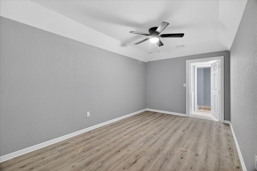 Spacious, unfurnished interior of a new home in , Houston (Image 37).
