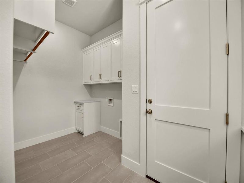 Spacious, unfurnished interior of a new home in , Fort Worth (Image 31).