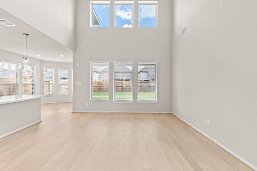 Spacious, unfurnished interior of a new home in Candela, Richmond (Image 20).