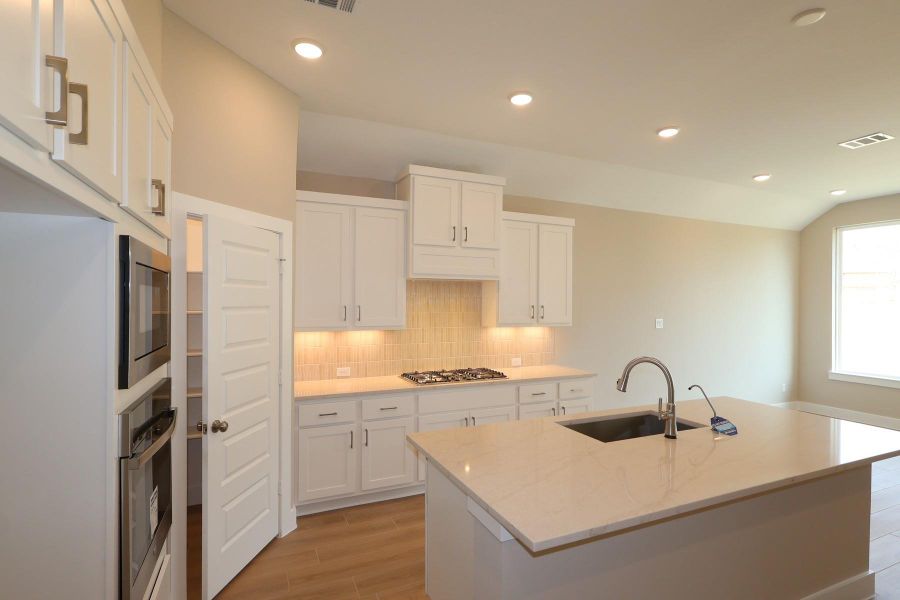 Furnished interior view inside a new home in Clopton Farms, Montgomery (Image 6).