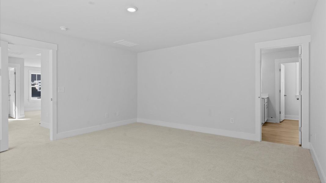 First-class primary suite with en-suite bath and high standards throughout