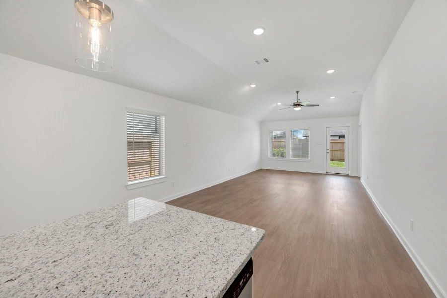 Spacious, unfurnished interior of a new home in Summerview, Fulshear (Image 33).