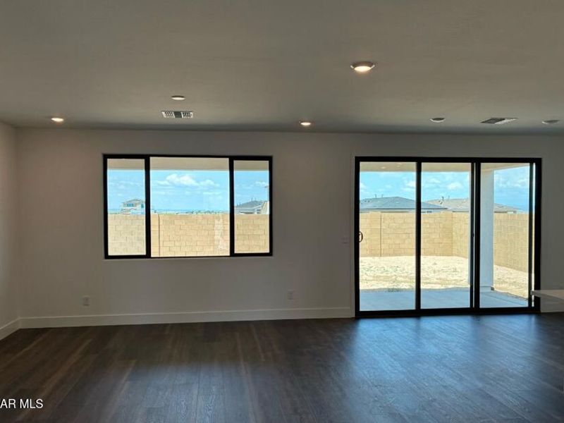 Spacious, unfurnished interior of a new home in South Ranch Western Collection, Prescott (Image 9).