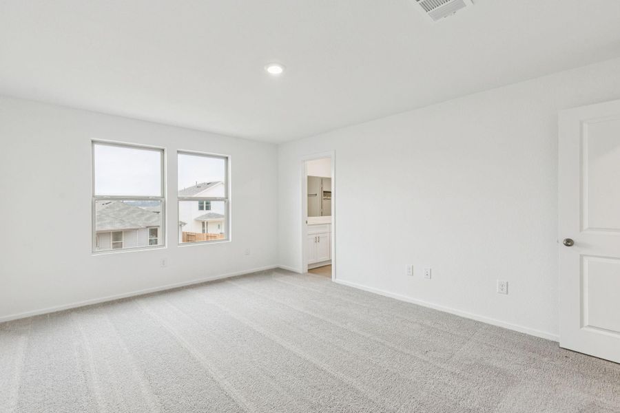 Spacious, unfurnished interior of a new home in Mavera, Conroe (Image 15).