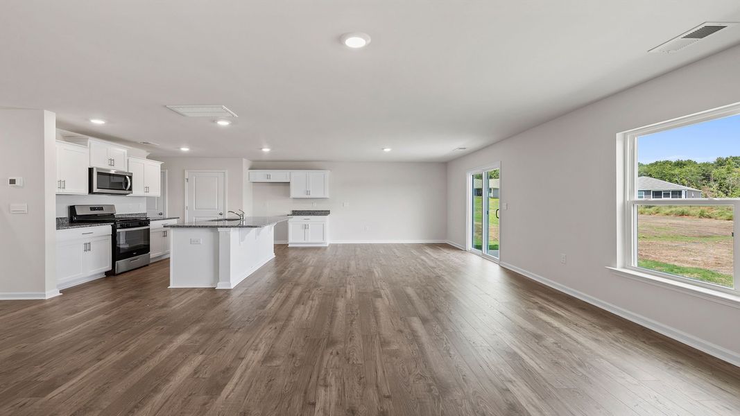 Spacious, unfurnished interior of a new home in Seneca Falls, Seneca (Image 13).