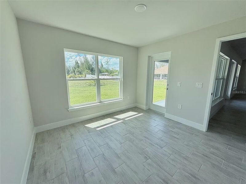Spacious, unfurnished interior of a new home in Rotonda, Port Charlotte (Image 20).