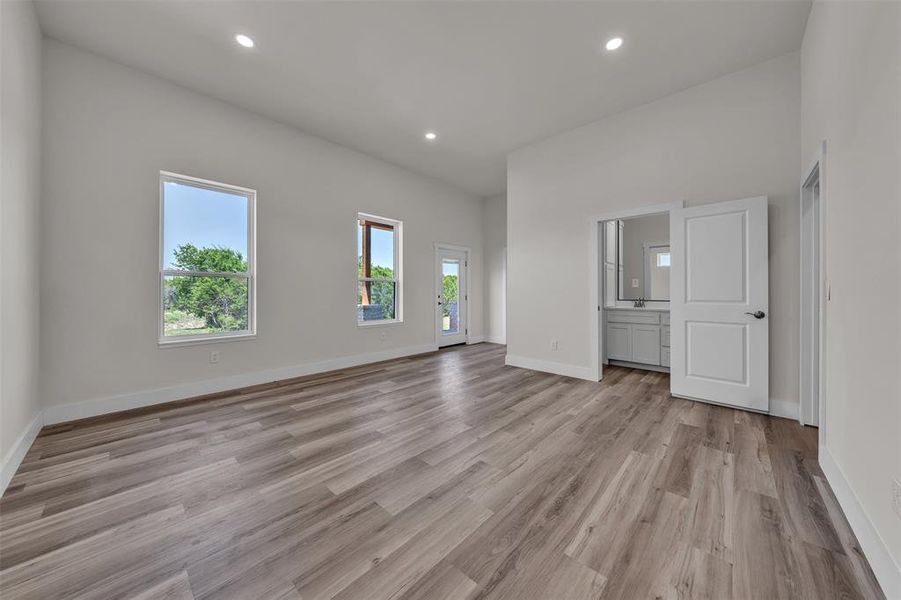 Spacious, unfurnished interior of a new home in , Rio Vista (Image 22).
