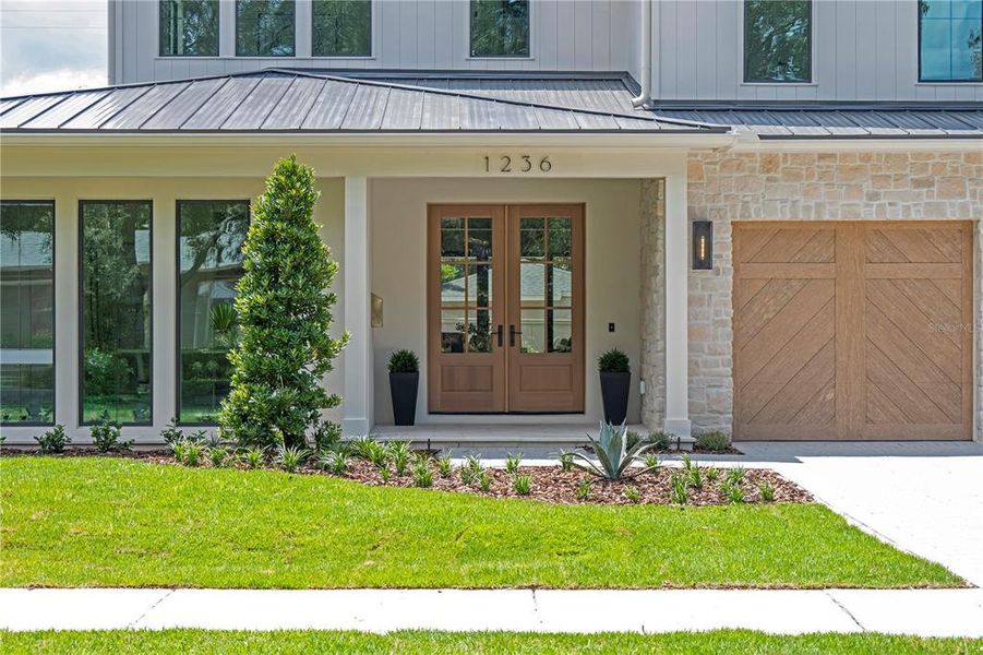 Exterior details and patio area of a home in , Orlando (Image 24).