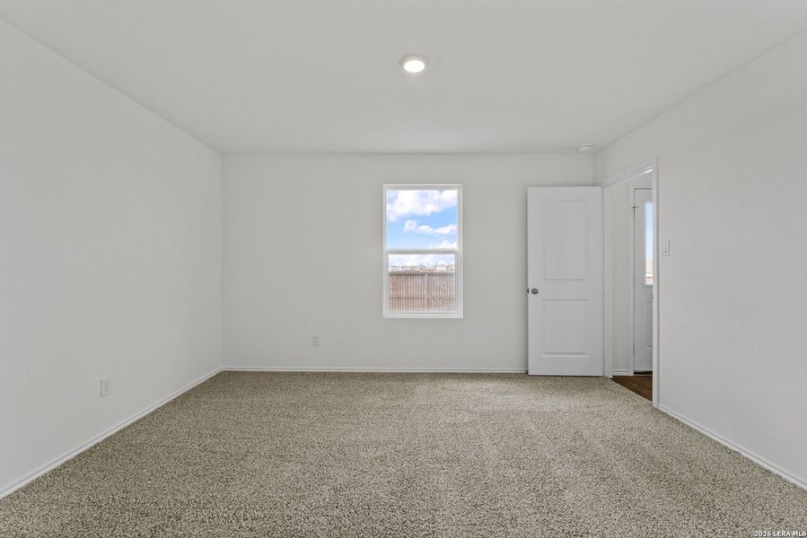 Spacious, unfurnished interior of a new home in Avenida, Converse (Image 16).
