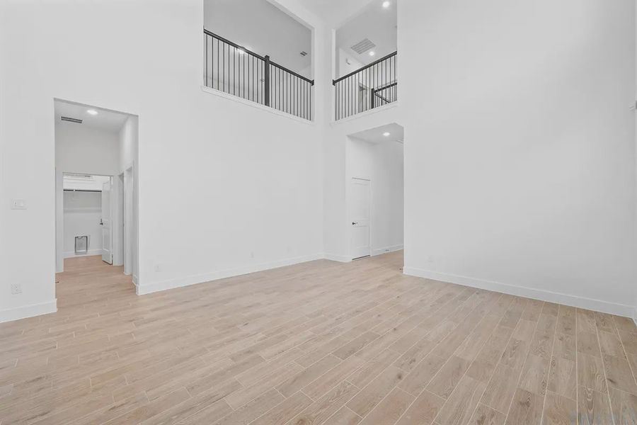 Spacious, unfurnished interior of a new home in Wildrye 45', Waller (Image 20). Spacious, unfurnished interior of a new home in Wildrye 45', Waller (Image 20).
