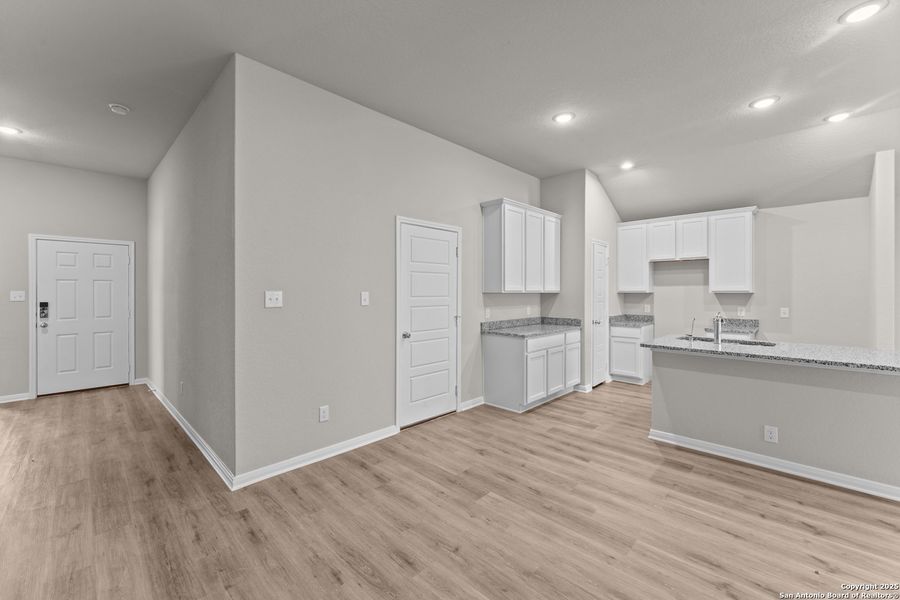 Spacious, unfurnished interior of a new home in Hunters Ranch, San Antonio (Image 8). Spacious, unfurnished interior of a new home in Hunters Ranch, San Antonio (Image 8).