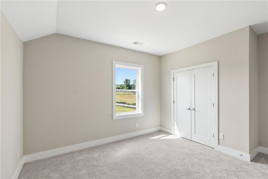 Spacious, unfurnished interior of a new home in Old Mill Preserve, Dallas (Image 20).
