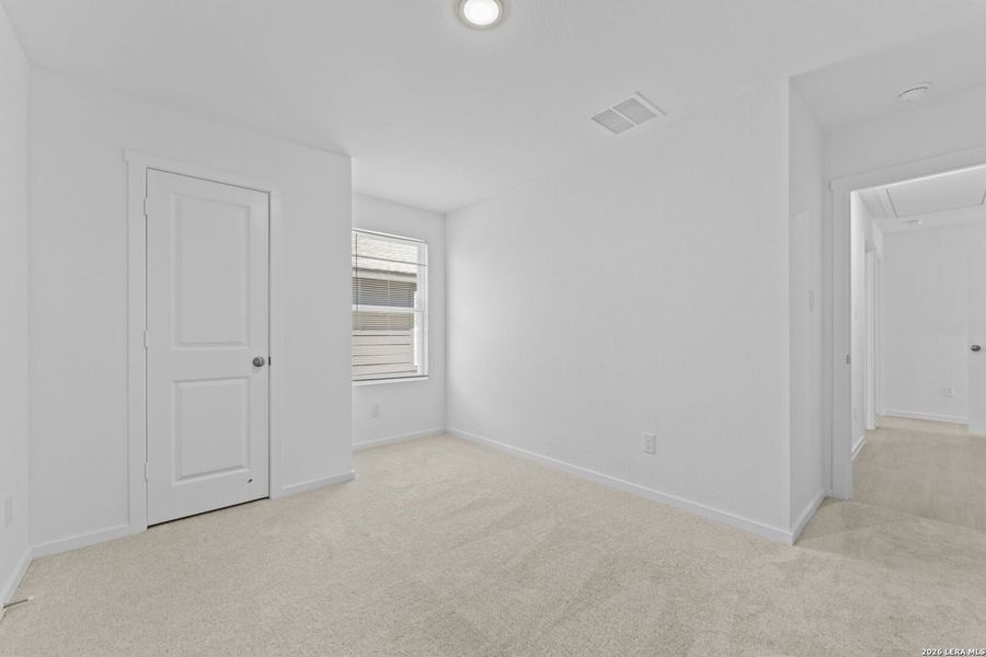 Spacious, unfurnished interior of a new home in Guadalupe Ridge, New Braunfels (Image 12).