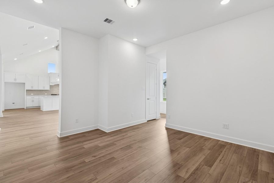 Spacious, unfurnished interior of a new home in Jordan Ranch 70' Homesites, Fulshear (Image 18).