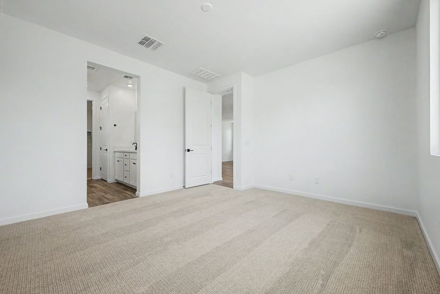 Spacious, unfurnished interior of a new home in Frontera, Surprise (Image 10).