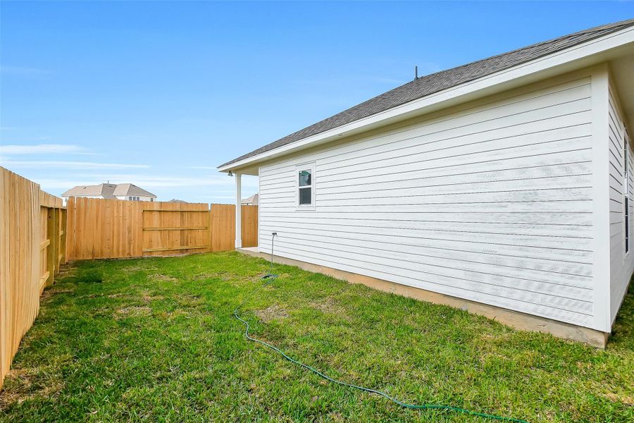 Exterior details and patio area of a home in Aldeana, Bonney (Image 21).