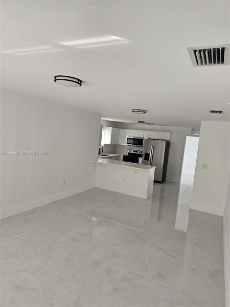 Spacious, unfurnished interior of a new home in , Miami (Image 7).