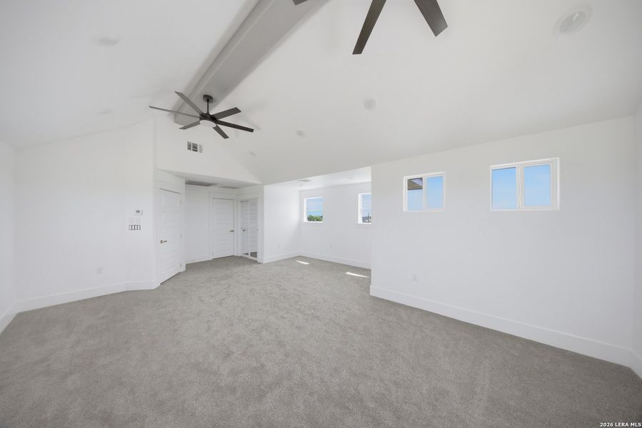 Spacious, unfurnished interior of a new home in , Floresville (Image 24).