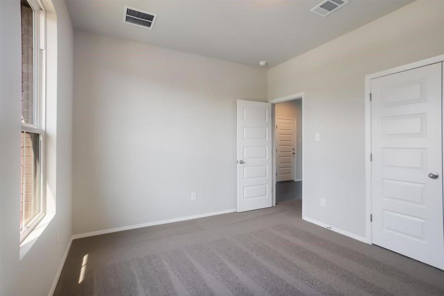 Spacious, unfurnished interior of a new home in Oaks at San Gabriel, Georgetown (Image 25).