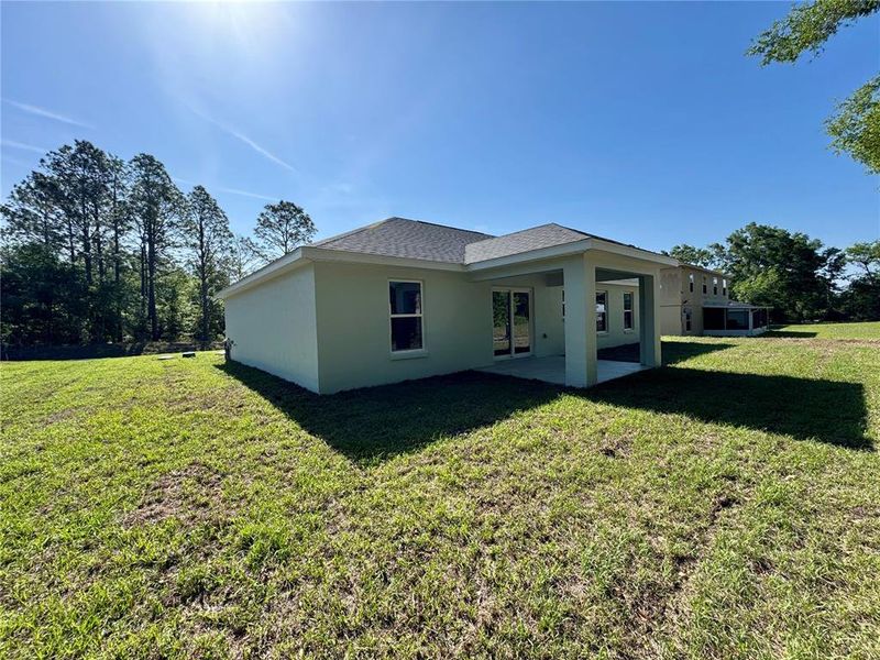 Exterior details and patio area of a home in , Dunnellon (Image 19).