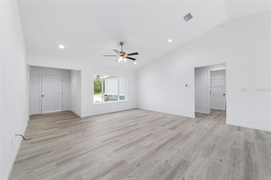 Spacious, unfurnished interior of a new home in , Silver Springs (Image 17).