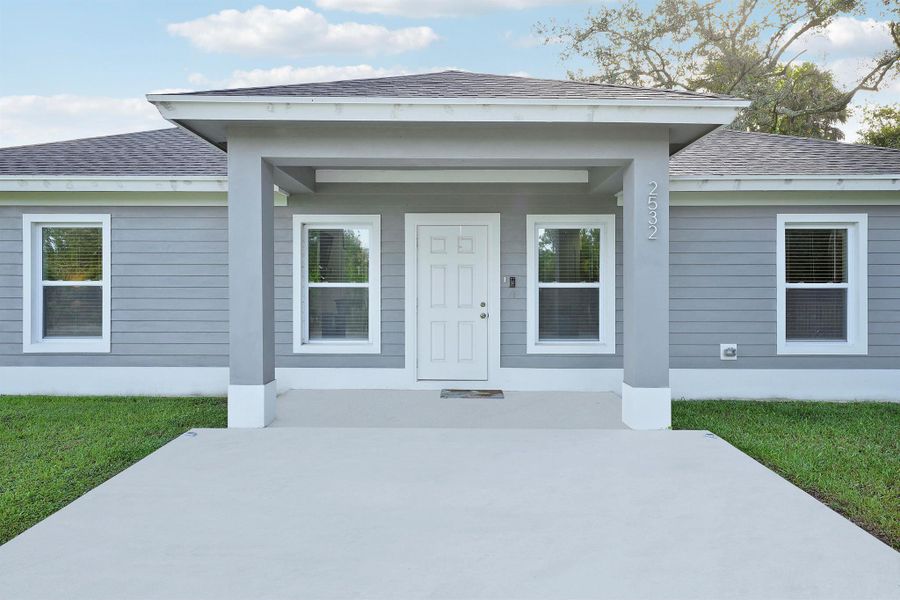 Furnished interior view inside a new home in , Okeechobee (Image 4).