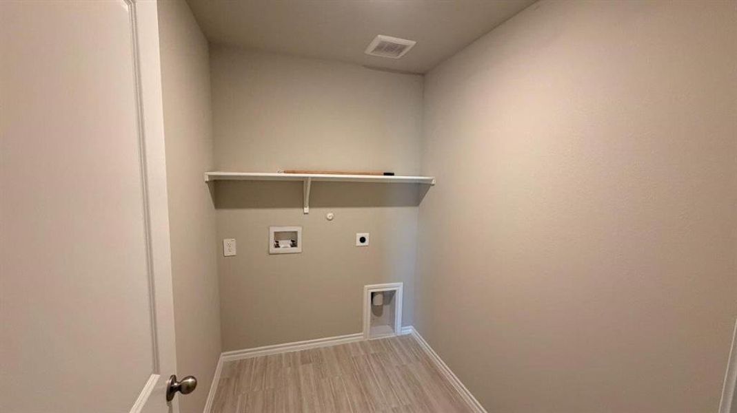 Spacious, unfurnished interior of a new home in Rosewood at Beltmill, Fort Worth (Image 15).