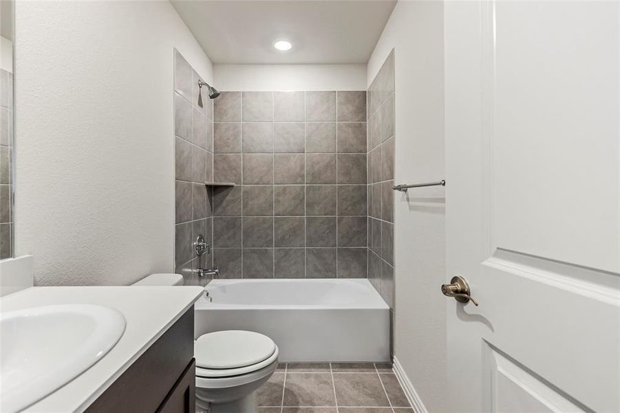 Furnished interior view inside a new home in Stratton Place, Greenville (Image 10).