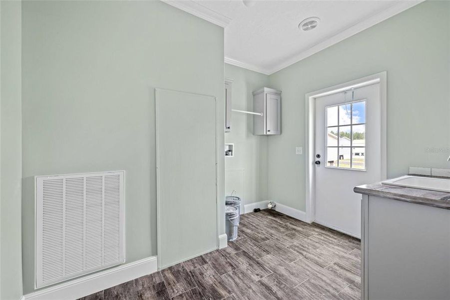 Spacious, unfurnished interior of a new home in , Lawtey (Image 12).