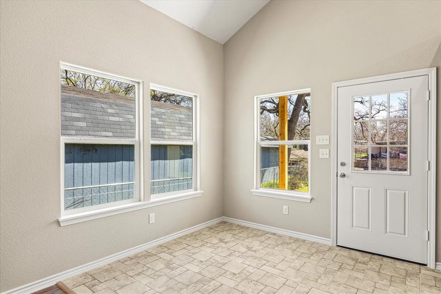 Dining area and back yard access to Lake Granbury.