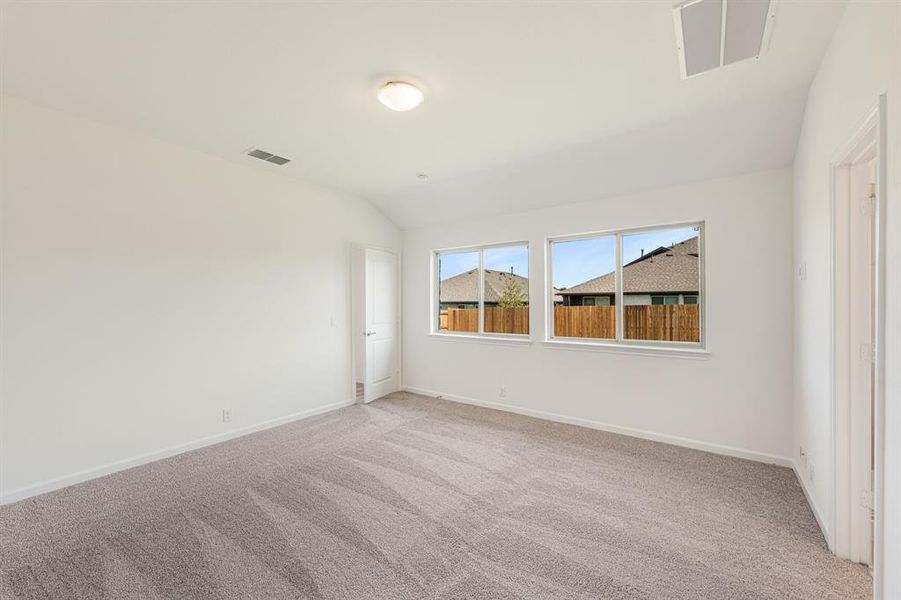 Spacious, unfurnished interior of a new home in Bear Creek Elements, Lavon (Image 21).