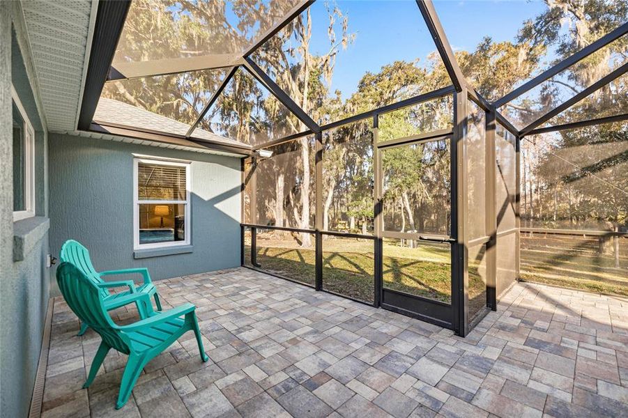 Exterior details and patio area of a home in , Dunnellon (Image 26).