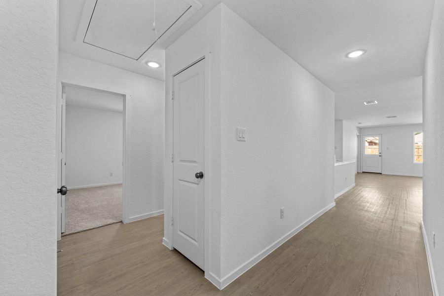 Spacious, unfurnished interior of a new home in Friendship Oaks, Fredericksburg (Image 11).