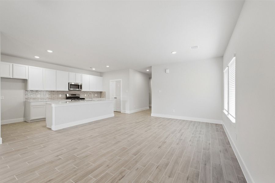 Spacious, unfurnished interior of a new home in Pecan Estates, Crosby (Image 47).